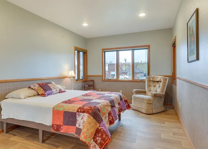 Spacious 10 Minutes To Sleep Canyon! *